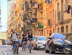 Barcelona: Private Bike Tour from Gaudi Houses to Barceloneta